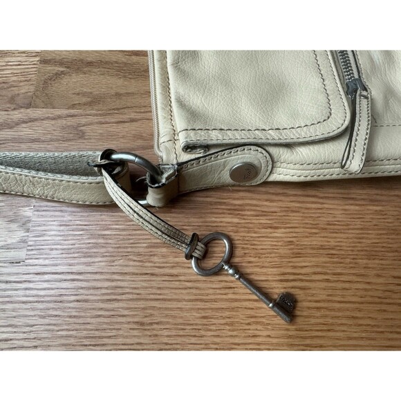 Fossil Light Yellow Leather Cross Body Bag‎ Needs Repairs Has Key Charm - Picture 5 of 10